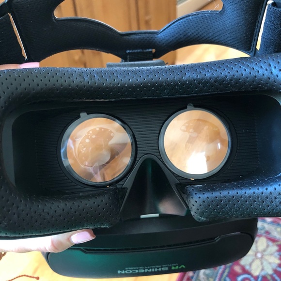 Virtual Reality Headset - Picture 6 of 7